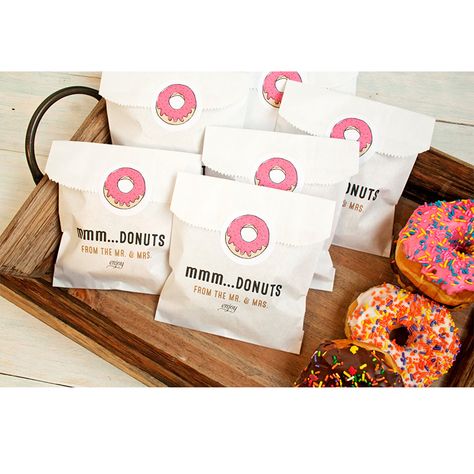 Donuts Packaging, Bakery Stickers, Easy Donut Recipe, Sandwich Biscuits, Donut Art, Donut Box, Edible Favors, Best Edibles, Edible Wedding Favors