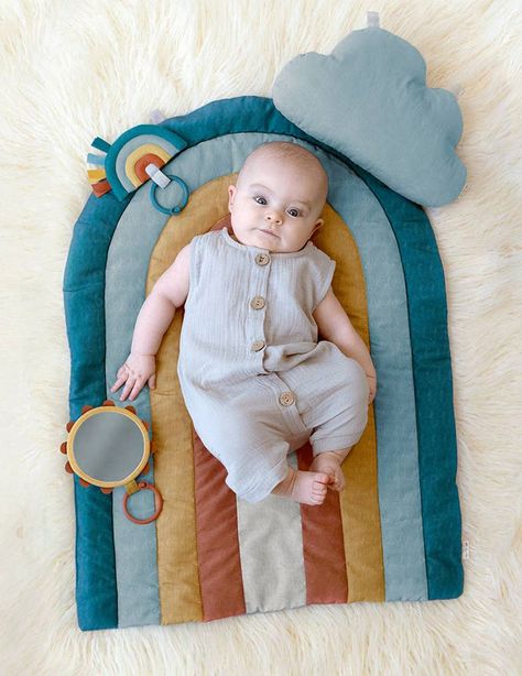 Pre-order: Estimated to ship week of April 25th. Time to Tummy! Tummy time is a total dream with the whimsical Ritzy Tummy Time™ from our Bitzy Bespoke™ collection! The luxe, quilted rainbow play mat creates a soft play area while the airy cloud bolster provides a boost of support helping baby grow stronger by the day. Watch as your little one gazes at their reflection in the sun mirror while grasping the rainbow’s textured ribbons. The mat folds compactly so you can easily tuck the Ritzy Tummy Tummy Time Toys, Soft Play Area, Sun Mirror, Rainbow Plush, Tummy Time Mat, Rainbow Toy, Itzy Ritzy, Diy Bebe, Baby Mat