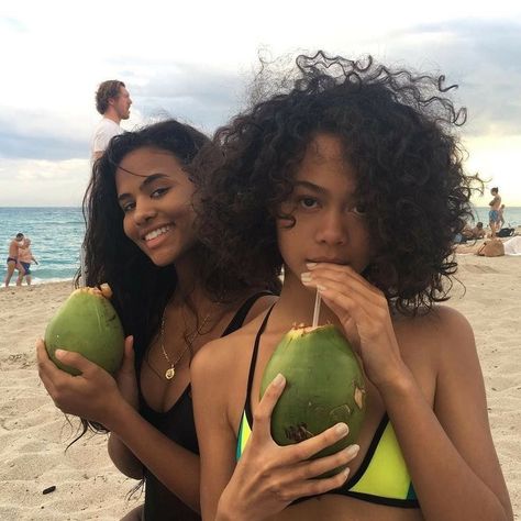 Pelo Afro, Bestie Goals, Friend Goals, Best Friend Goals, Island Girl, Summer Feeling, Summer Dream, Beach Girl, Summer Aesthetic