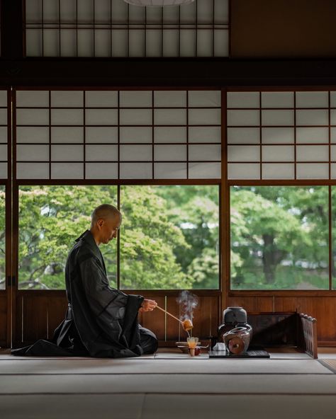 Aman Kyoto, Tea Ceremony Japan, Japan Moodboard, Zen Aesthetic, Tea Japan, Zen Tea, Japan Holidays, Japanese Zen, Japanese Tea Ceremony