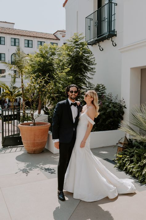 This California wedding is giving us all of the old Hollywood vibes and we can't complain | Image by Katie Ruther Photography Hollywood Inspired Wedding, Hollywood Vibes, Wedding Locations California, Contemporary Wedding Dress, Wedding In California, Elegant Wedding Inspiration, Hollywood Wedding, Magic Castle, Wedding Services