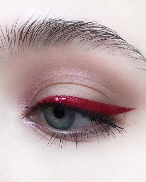 Eyeliner Tips, Red Eyeliner, Make Up Inspiration, Valentines Day Makeup, Beauty Make-up, Trendy Makeup, Pink Eyeshadow, Kesha, No Eyeliner Makeup