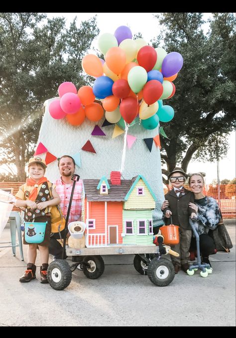 Trunk Or Treat Family Costumes, Flinstone Trunk Or Treat Ideas, Encanto Truck Or Treat, Charlotte’s Web Trunk Or Treat Ideas, Trunk Or Treat Bank Theme, Strega Nona, Up Halloween, Family Halloween Costumes, Family Costumes