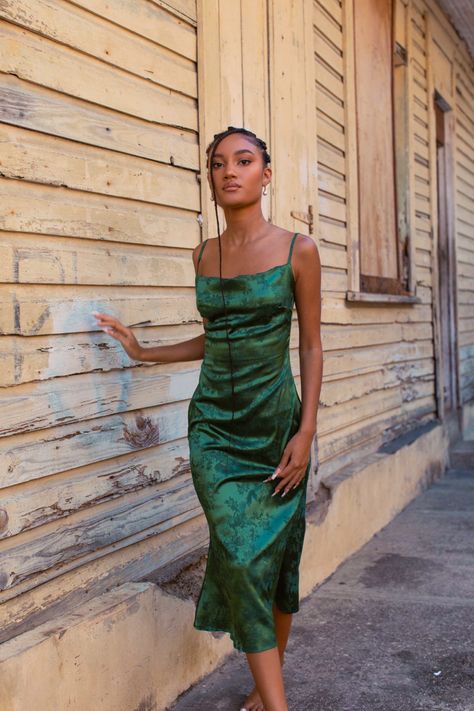 Green Cami, Cami Midi Dress, Dress Colour, Square Neck Dress, Wedding Guest Outfit Summer, Grad Dresses, Vestidos Vintage, Satin Midi Dress, Green Midi Dress