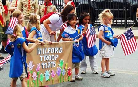 Parade Banner Ideas, Girl Scout Daisy Petals, Parade Banner, Girl Scout Daisy Activities, Parade Float Decorations, Daisy Ideas, Town Crier, Brownie Ideas, Cookie Booth