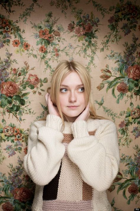 Dakota Fanning wearing Rodarte's FW11 Hand Knit Sweater in Sundance Boyd Holbrook, Fanning Sisters, Dakota And Elle Fanning, Star Of The Day, Hand Knit Sweater, Dakota Fanning, Sundance Film Festival, Hand Knitted Sweaters, Elle Fanning