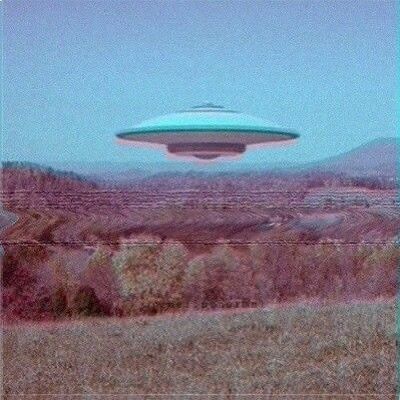 Or is it just a dream? Desert Grunge, Desert Arizona, Dark Rock, Aliens Exist, Alien Spacecraft, Desert Aesthetic, Wave Rock, Cowboy Aesthetic, Alien Aesthetic