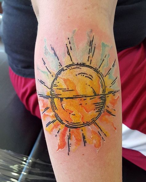 Fun watercolor style half rising, half setting sun tattoo #pdx #rosecity #portland #portlandoregon #seportland #pnw #pacificnorthwest #oregon #pdxtattoos #portlandtattoos #watercolor #watercolortattoos Rising Sun Tattoos, Sunflower Tattoo Thigh, Sunrise Tattoo, Tattoo Sonne, Sunshine Tattoo, Behind Ear Tattoos, Sun Tattoo Designs, Sun Tattoos, Skull Tattoo Design