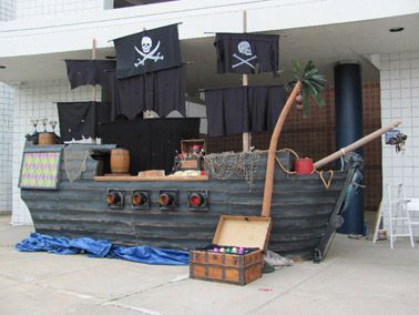 Halloween pirate ship build Halloween Pirate Ship, Cardboard Pirate Ship, Pirate Halloween Decorations, Pirate Halloween Party, Pirate Props, Cardboard Boat, Pirate Baby, Pirate Books, Halloween Forum