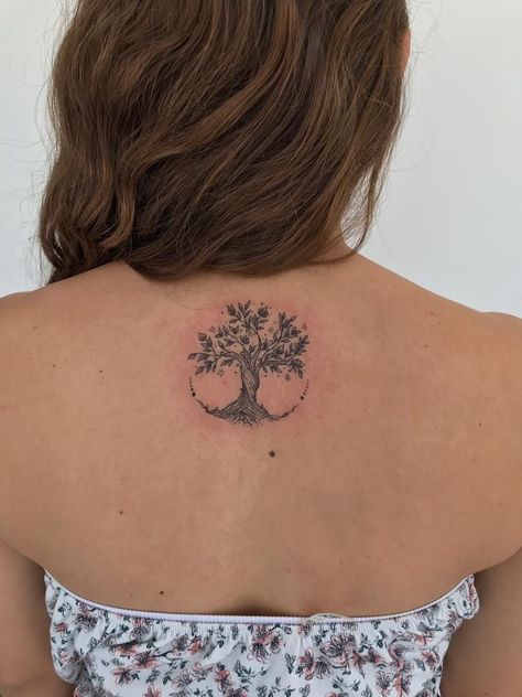 Woman Tree Tattoo, Yggdrasil Tattoo, Tree Tattoo Back, Stick Tattoo, Tattoo 2023, Tattoo Tree, Crazy Tattoos, Irish Tattoos, Back Of Neck Tattoo