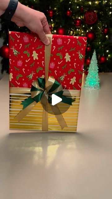 Christmas Paket Wrapping Ideas, Gift Wrapping With Ribbon, Pakovanje Poklona, Christmas Wrapping Paper Ideas, Christmas Present Wrapping, Creative Gift Wrapping Ideas, Wrapping Paper Ideas, Wrap A Present, Present Packaging