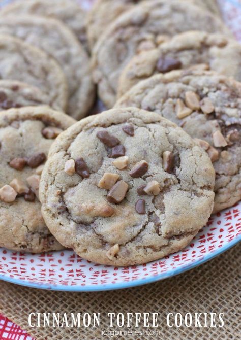 Cinnamon Toffee Cookies. These Cinnamon Toffee Cookies are what dessert dreams are made of! If you are a cinnamon lover, you’ll go crazy for these cookies that taste like a Cinnabon! Toffee Cookies Recipe, Cinnamon Baking, Toffee Chips, Toffee Cookies, Spice Shop, Shortbread Recipes, Favorite Dessert Recipes, Whoopie Pies, Go Crazy