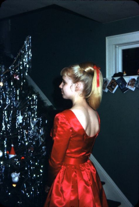 young women dressed up for Christmas in the 1960s 1960s Christmas Fashion, 60s Christmas Outfit, Holiday Party Outfit 2023, 1960 Christmas, Christmas Moodboard, 60s Christmas, 1960s Christmas, Glamorous Christmas, Birthday Vibes