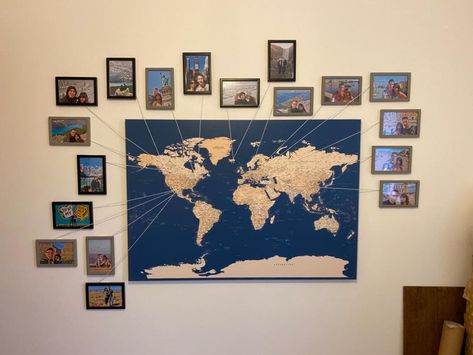 5 Ideas How to Create a Beautiful Travel Photo Gallery At Home Map On Wall, Push Pin World Map, Travel Wall Decor, Pushpin Travel Map, Map Pictures, Picture Shelves, Travel Moments, Beautiful Travel, Travel Wall