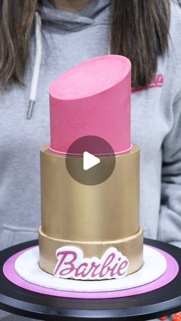 Lipstick Birthday Cake, Lipstick Cake Ideas, Barbie Lipstick, Frost Cake, Frost Form, Square Birthday Cake, Lipstick Cake, Butter Ganache, Gold Luster Dust