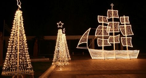 5 Reasons to Visit New Smyrna Beach this Holiday Season Greek Orthodox Christmas, Christmas In Greece, German Christmas Traditions, Greek Christmas, Štědrý Den, Greek Tradition, Christmas Ships, Christmas Events, Beach Christmas