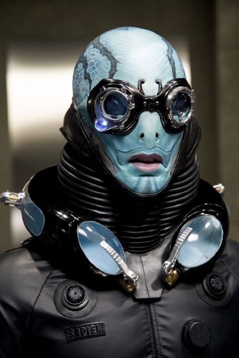 Still of Doug Jones in Hellboy II: The Golden Army. Abe Sapien Hellboy Characters, Hellboy 2004, Hellboy Movie, Abe Sapien, Golden Army, Hellboy Art, Doug Jones, Circus Characters, The Shape Of Water