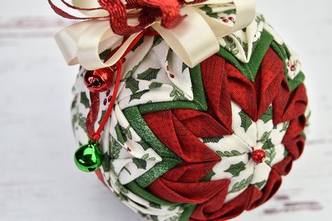 No Sew Christmas Ornaments, No Sew Quilted Ornaments Patterns, Folded Star Ornament, No Sew Quilted Ornaments, No Sew Quilted Ornaments Tutorials, Quilt Balls Ornament Tutorial, Quilted Christmas Ornaments Patterns Styrofoam Ball, Christmas Floral Arrangements Diy, Quilted Christmas Ornaments Sculptures & Statues