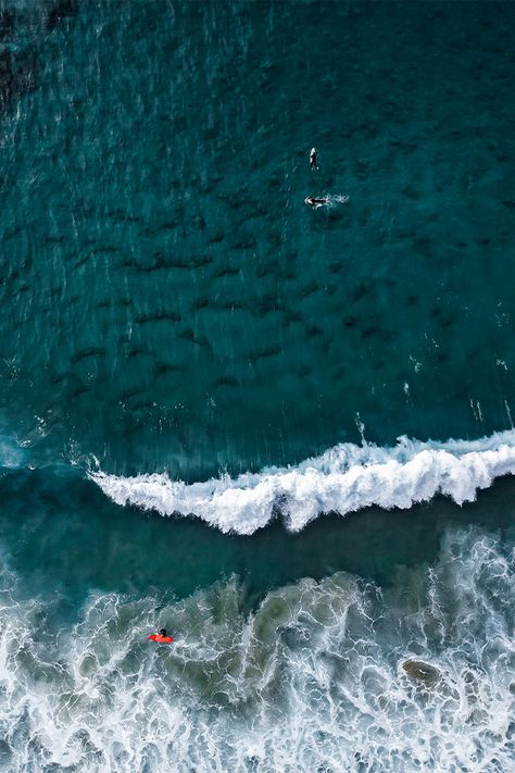 Waves and surfers in the blue water of the sea seen from above. Image Bank, Sea Waves, Blue Water, The Sea, Poster Design, Surfing, Van, Water, Blue