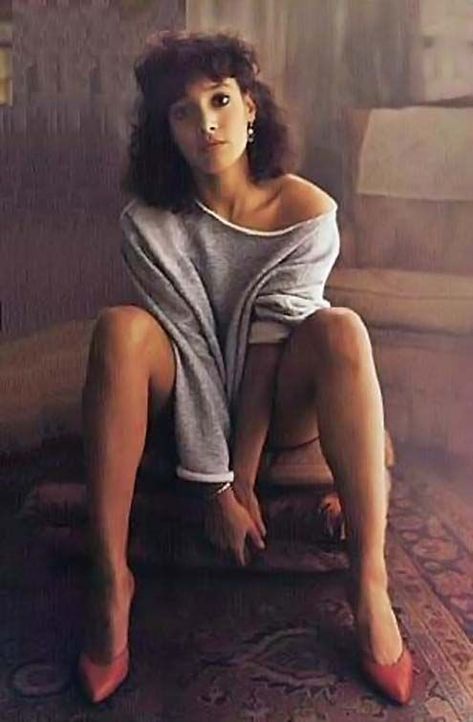 JENNIFER BEALS Flashdance Costume, Flash Dance, Female Costume, Hot Halloween, Stepford Wife, Jennifer Beals, Elizabeth Montgomery, Easy Costumes, Olivia Munn