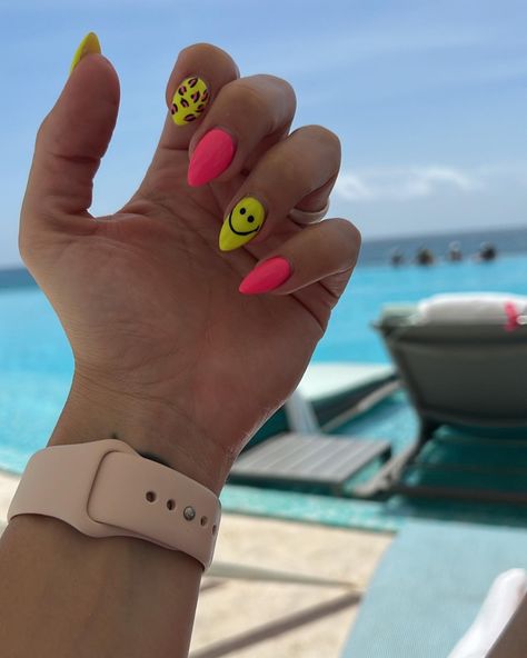 Smiley face and neon nails Short Acrylic Nails Neon, Pink And Yellow Nail Art, Summer Nails Yellow And Pink, Neon Pink Yellow Nails, Pink And Neon Yellow Nails, Neutral Nails With Neon Accent, Neon Vacation Nails, Neon Yellow And Pink Nails Designs, Hot Pink And Yellow Nails