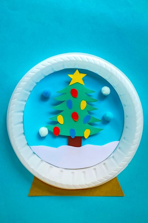 Christmas Paper Plate Crafts, Paper Plate Snow Globe, Christmas Snow Globe Craft, Kindergarten Christmas Party, Christmas Tree Paper, Kids Globe, Kids Ornament, Snow Globe Crafts, Christmas Paper Plates