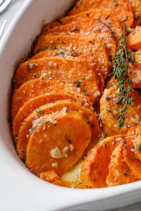 Garlic Parmesan Roasted Sweet Potato Recipe — Eatwell101 Parmesan Roasted Sweet Potatoes, Resep Vegan, Sweet Potato Recipes Roasted, One Pot Dinners, Healthy Thanksgiving, Potato Recipe, Veggie Side Dishes, Makanan Diet, Thanksgiving Menu