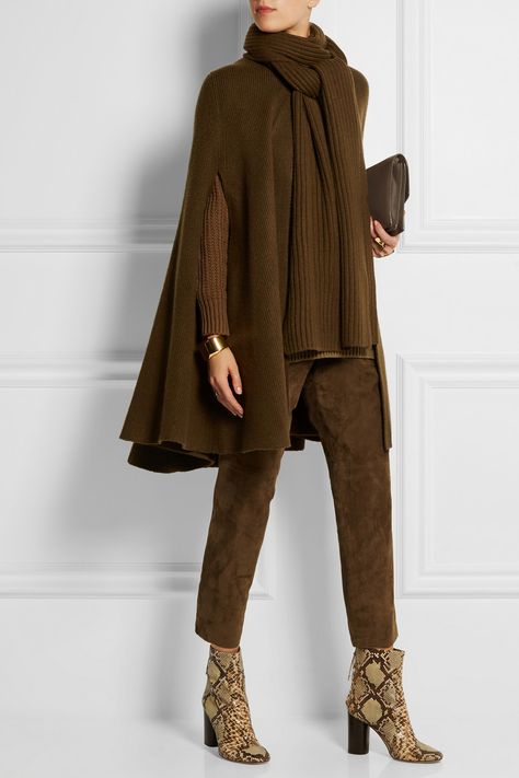 Michael Kors - Brown poncho. Brown Poncho Outfit, Eden Moon, Green Clothes, Poncho Outfit, Moon Lee, Michael Kors Boots, Color Combinations For Clothes, Scarf Outfit, Trendy Dress Outfits