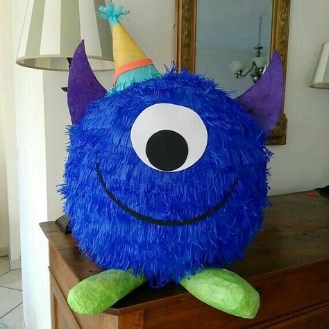 Monster Pinata, Pinata Diy, Monster Baby Showers, Monster Decorations, Little Monster Birthday, Monster 1st Birthdays, Monster Inc Birthday, Birthday Pinata, Deco Ballon