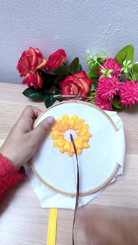 Sunflower Embroidery, Sketching Tips, Ribbon Embroidery, Craft Diy, Sunflower, Embroidery, Quick Saves