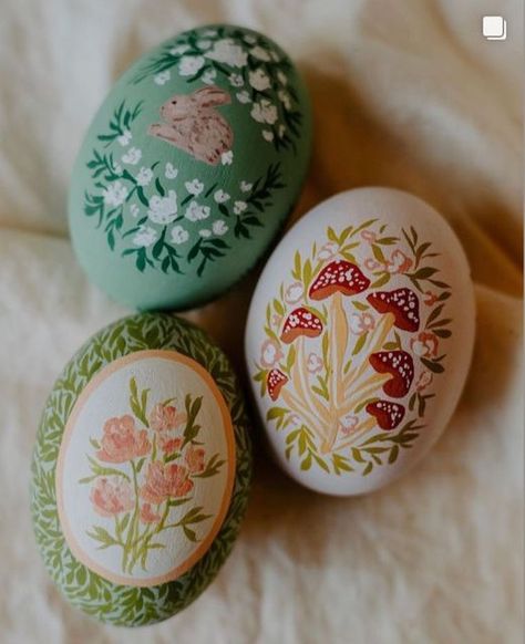 Homemaking Aesthetic, Pysanka Eggs, Cute Easter Eggs, Easter Aesthetic, Painted Easter Eggs, Creative Easter Eggs, Easter Paintings, Easter Egg Art, Painted Eggs