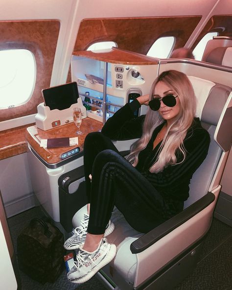 34.2k Likes, 235 Comments - SARAH ASHCROFT (@sarahhashcroft) on Instagram: “Just out here living my best life 😂 off to Bali with my @wearekomodo fam 🙌🏼 follow along with my…” Luxury Airport, Private Jet Travel, Sarah Ashcroft, Airplane Outfits, Luxury Lifestyle Travel, Luxury Lifestyle Girly, Woman Aesthetic, Luxury Lifestyle Fashion, Luxury Lifestyle Women