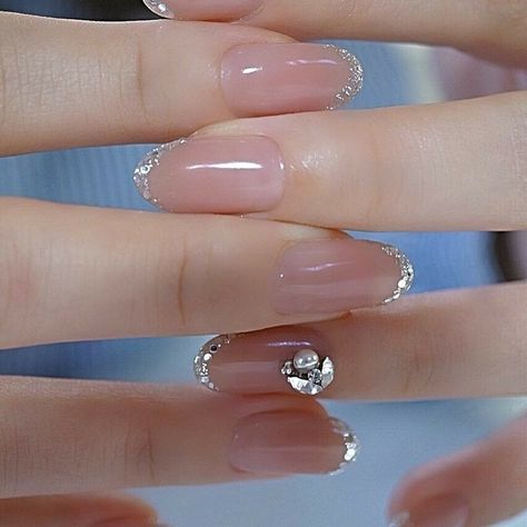 Natural Nails With Rhinestones, Buat Pita, Nail Jewels, Nail Art Rhinestones, Diamond Nails, Bridal Nails, Classy Nails, Chic Nails, Nail Tutorials