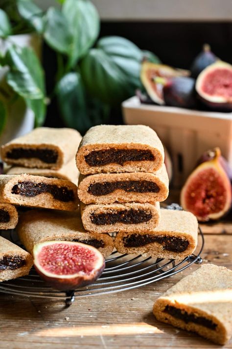 Fig Newton Recipe, Homemade Fig Newtons, Fig Rolls, Fig Newtons, No Bake Bars, Fresh Figs, Soft Cookie, Vegan Sweets, Perfect Food