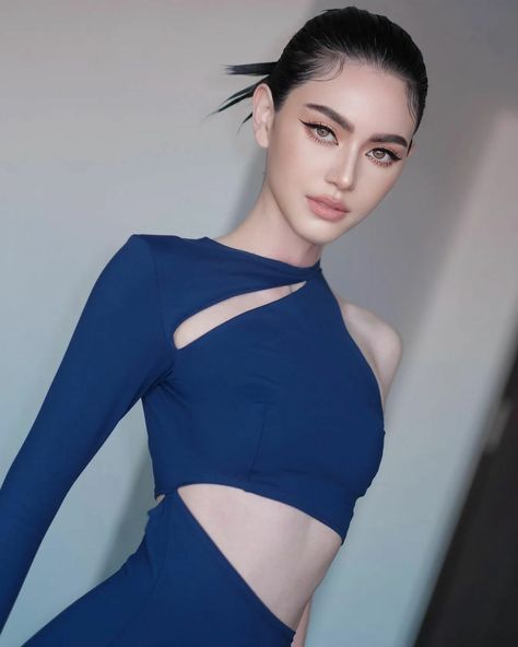 Mai Davika, Davika Hoorne, The Moon Is Beautiful, Baddie Makeup, Celebrity Hairstyles, Western Wear, Blue Dresses, Winter Fashion, Fashion Dresses