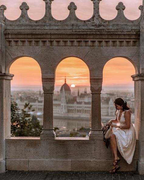 A few last Budapest snapshots, from a sunrise at Fisherman’s Bastion. This beautiful viewpoint over the city is one of those non-negotiable must-dos when in Budapest. It’s free to enter before 9am, and at its quietest. We went at an absurdly early 5am to make the sunrise, and it was still relatively busy with a medley of photo shoots and jet lagged tourists. But there’s something so magical about watching the city slowly waking up - though in a city like Budapest, we passed a fair few revelle... Photos In Budapest, Fisherman’s Bastion Budapest, Budapest Photoshoot, Budapest Photo Ideas, European Photos, Budapest Winter, Budapest Vacation, Budapest Photography, Budapest Guide