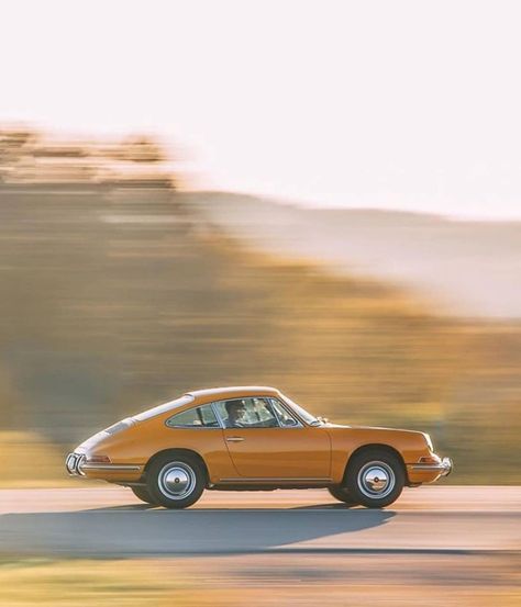 Vintage Porsche Photography, Vintage Sports Car Aesthetic, Retro Car Photography, Cute Old Cars, Car Reference Photo, Car Side Profile, Old Car Pictures, Retro Cars Vintage, Vintage Car Aesthetic