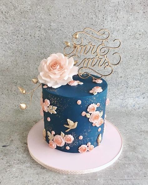 Birthday Cake For Wife, Birthday Cake For Women Elegant, Anniversary Cake Designs, Cake Models, Mini Wedding Cakes, Beauty Cakes, Elegant Birthday Cakes, Simple Birthday Cake, Birthday Cakes For Women