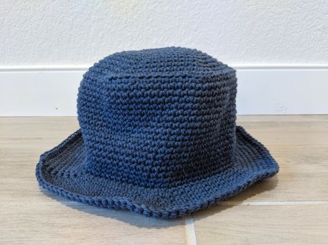 The 90’s are Back Bucket Hat: Free Crochet Pattern – Darsi Stitches Crotchet Hat, Crochet Bucket Hat Pattern, Crochet Caps, Crochet Sun, Crochet Holiday, Bucket Hat Pattern, Crochet Summer Hats, Bucket Hat Summer, Hat Patterns Free