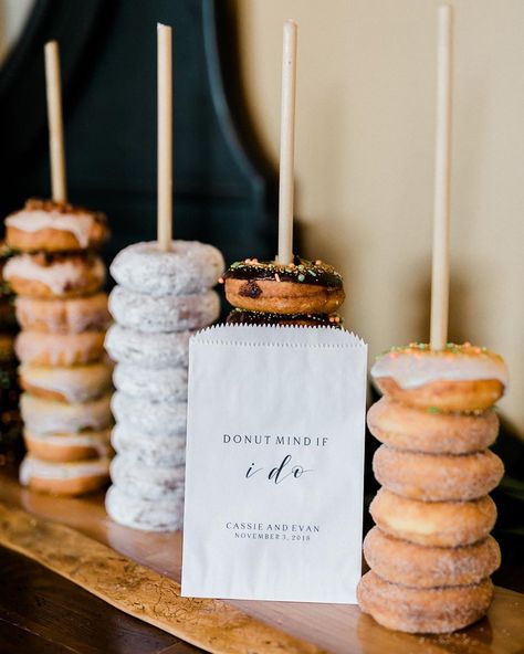 Donut mind if i do! Such a fun favor idea for Cassie and Evan’s wedding guests. Who doesn’t love a good donut?! 🍩 💍 . . . . . . . . . .… T Love, The Keys, Wedding Guests, Happy Marriage, Caramel Apples, Marry Me, Love A, Wedding Guest, Donuts