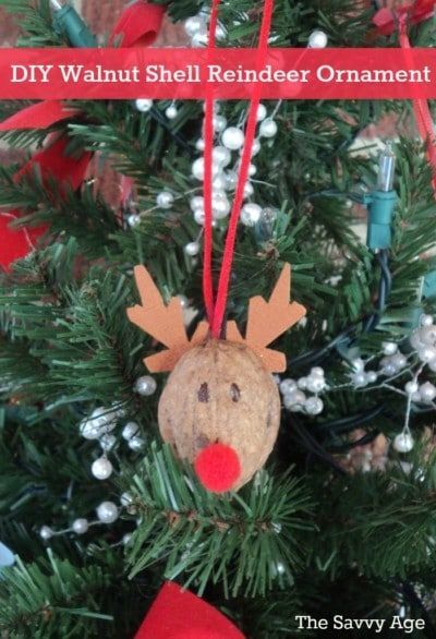 Fun and easy DIY Reindeer Walnut Shell Ornament. Use walnut shells for this cute homemade ornament. #handmade #christmasornament #reindeer #walnutshell #crafts #reindeercrafts Diy Christmas Reindeer, Reindeer Crafts, Walnut Shell Crafts, Homemade Ornament, Diy Reindeer, Shells Craft, Dollar Store Christmas Crafts, Walnut Board, Frugal Christmas