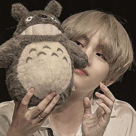 V Bta, Fotografi Vintage, V Cute, Vintage Icons, Taehyung Funny, Kim Taehyung Funny, Kim Taehyung Wallpaper, Brown Aesthetic, V Taehyung