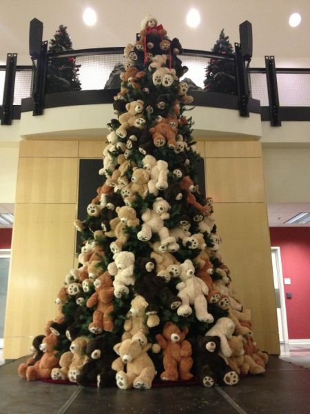 Bear Xmas Tree, Teddy Christmas Tree, Teddy Bear Christmas Tree Ideas, Christmas Teddy Bear Decorations, Christmas Tree With Teddy Bears, Teddy Bear Christmas Tree, Crismas Tree, Red Events, Christmas Tree Designs