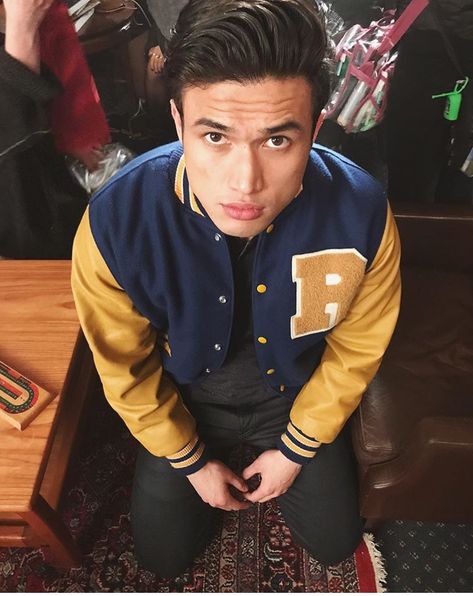 Riverdale Reggie Riverdale, Reggie Mantle, Chance Perez, Charles Melton, Betty And Jughead, Riverdale Memes, Archie Andrews, Archie Comics, Cole Sprouse