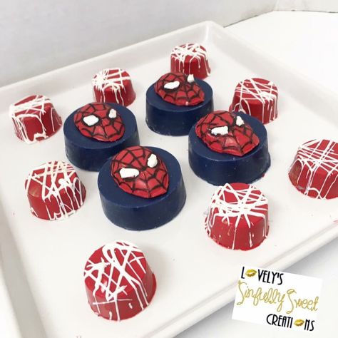 Spider-Man chocolate covered Oreos Spiderman Oreos, Spiderman Treats, Spiderman Birthday Party Food, Oreo Ideas, Spiderman Theme Party, Superman Birthday Party, Hulk Party, Superman Birthday, Birthday Sweets