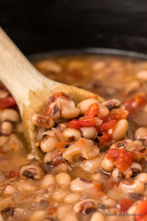 Easy Black Eyed Peas Recipe, Black Eyed Peas Recipe New Years, Crock Pot Black Eyed Peas, Easy Black Eyed Peas, Slow Cooker Black Eyed Peas, Black Eyed Peas Recipe Crock Pot, Blackeyed Pea Recipes, Cooking Black Eyed Peas, Easy Homemade Cornbread