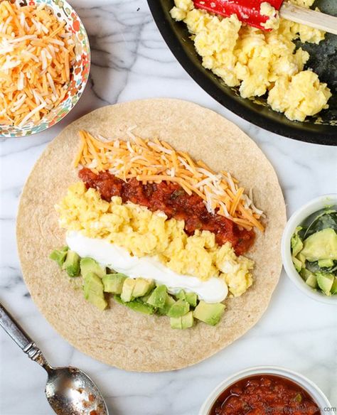 Breakfast Burrito Recipe, Sandwich Vegetarian, Menu Sarapan Sehat, Burrito Recipe, Breakfast Burritos Recipe, Breakfast Burrito, Burritos Recipe, Brunch Ideas, Vegetarian Breakfast