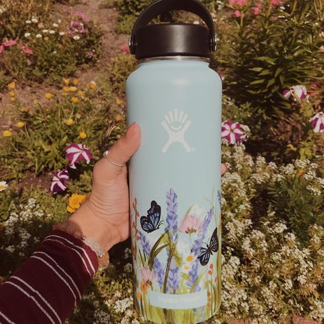 Hydro Painting, Flask Art, Custom Hydro Flask, Water Bottle Art, Hydro Flask Bottle, Butterfly Mirror, Hydro Flask Water Bottle, Plastic Bottle Flowers, Cute Water Bottles