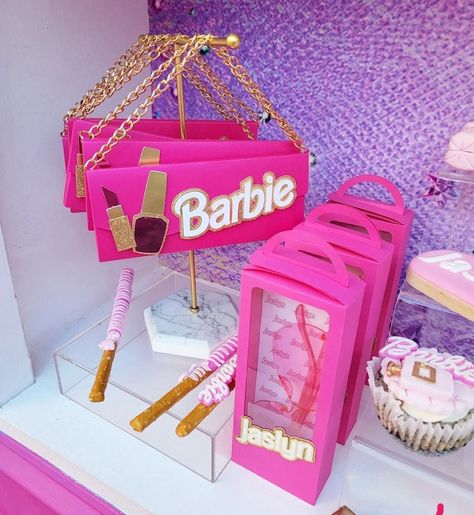 Barbie theme Barbie Party Decorations, Candy Birthday Cakes, Maria Valentina, Candy Birthday, 5th Birthday Party, Barbie Theme, Girl Themes, Barbie Birthday, Barbie Party