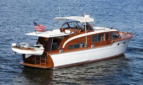 Chris-Craft Flybridge Motor Yacht in United States for sale on JamesEdition Cabin Cruisers For Sale, Chris Craft Wood Boats, Chris Craft Yacht, Chris Craft Boats, Cruiser Boat, Classic Wooden Boats, Cabin Cruiser, Classic Yachts, Chris Craft